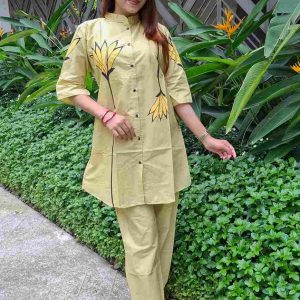 ✨ ড্রেস বিবরণঃ ✔️বডি সাইজ: ৩৬-৪০ (ফিটিংয়ের জন্য সাইড ফিতা যুক্ত) ✔️ হাতা: থ্রি-কোয়ার্টার ✔️ হাতা: স্টাইলিশ থ্রি কোয়ার্টার । ◾সুতি কাপড়, কালার গ্যারান্টি ।