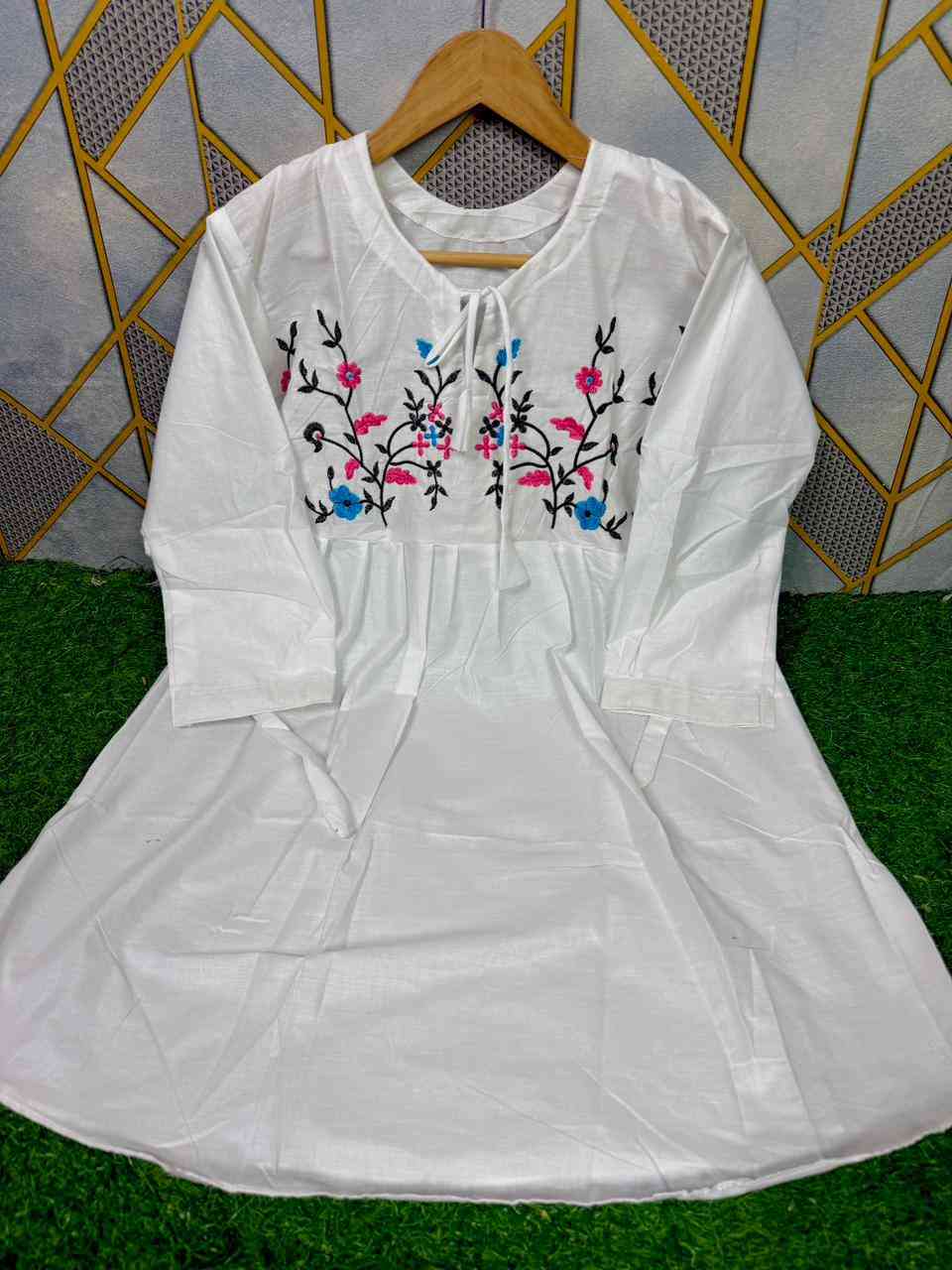 tops white Color