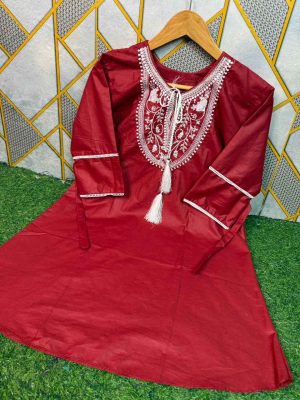 Tarsal tops maroon color